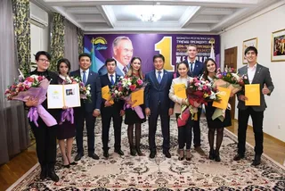 Капитал - Дмитрий Баландин и Жансая Абдумалик получили партийные билеты