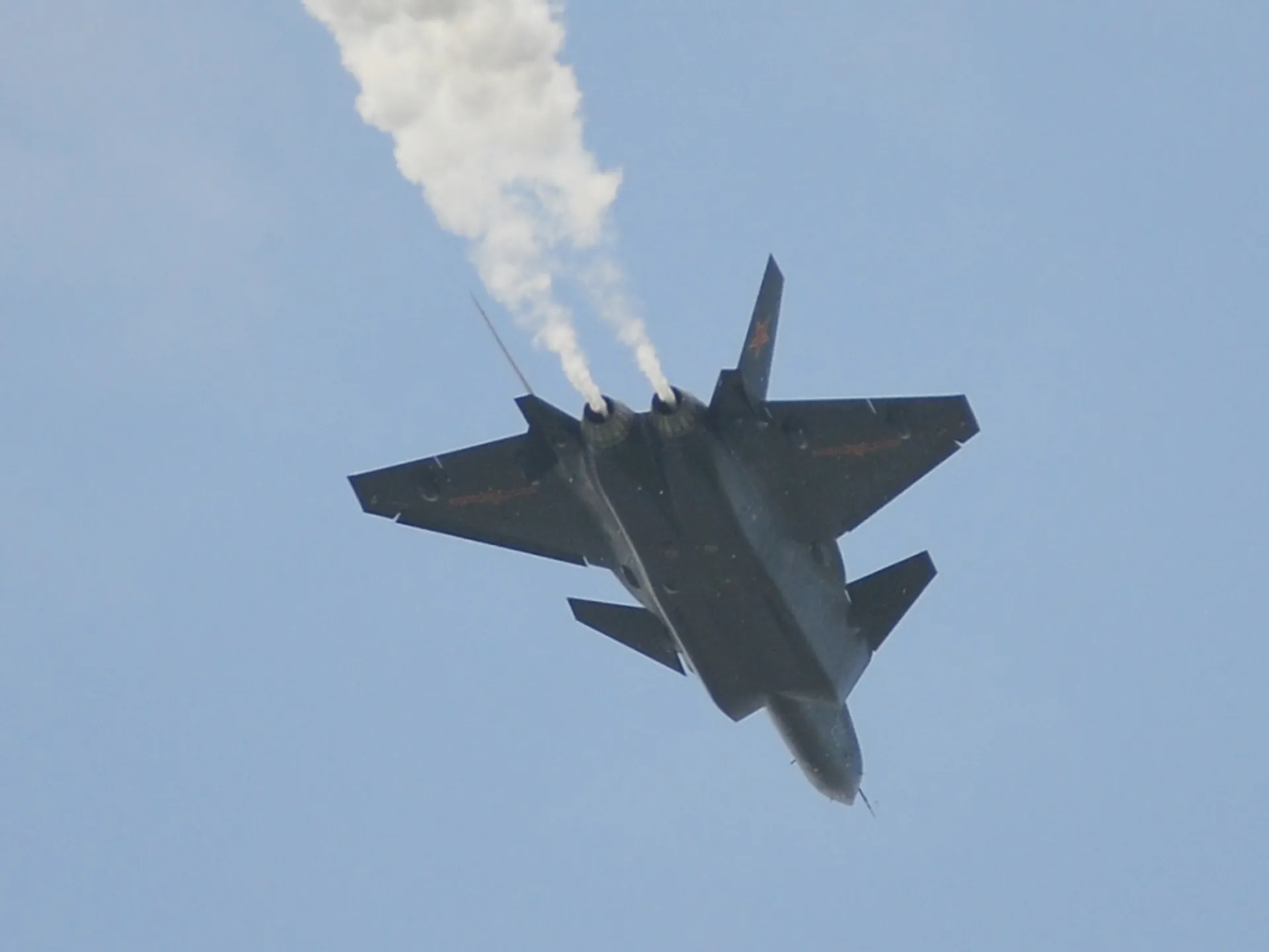 Капитал - Китай впервые показал истребитель пятого поколения