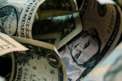 За торговую неделю нацвалюта укрепилась на 6 тенге