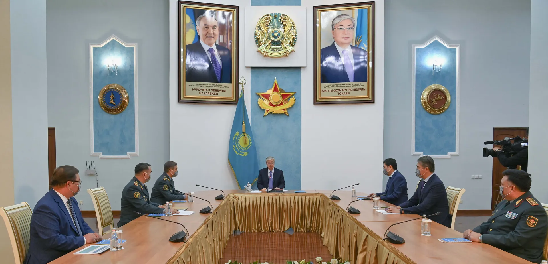 Капитал - Президент провел совещание с руководством Минобороны