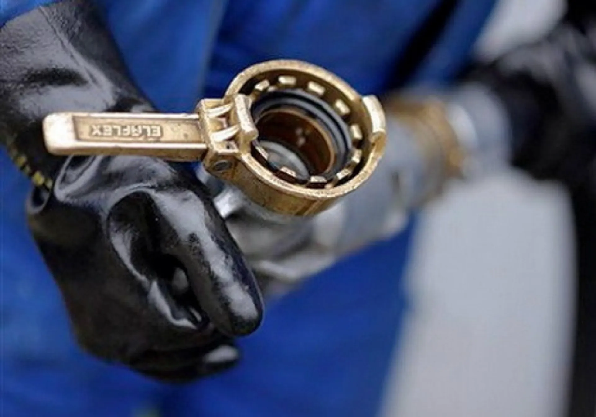 Капитал - В Атырау весь нефтяной завод остановился на ремонт