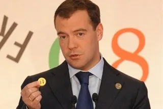 Капитал - Медведев назвал причины падения рубля