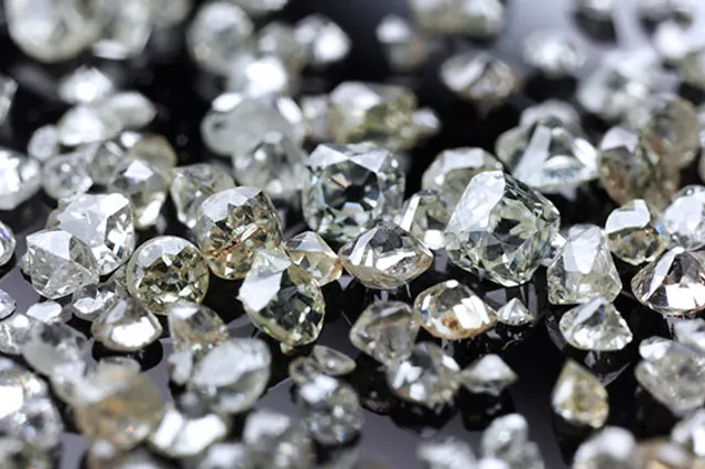 Добыча алмазов De Beers сократилась в III квартале