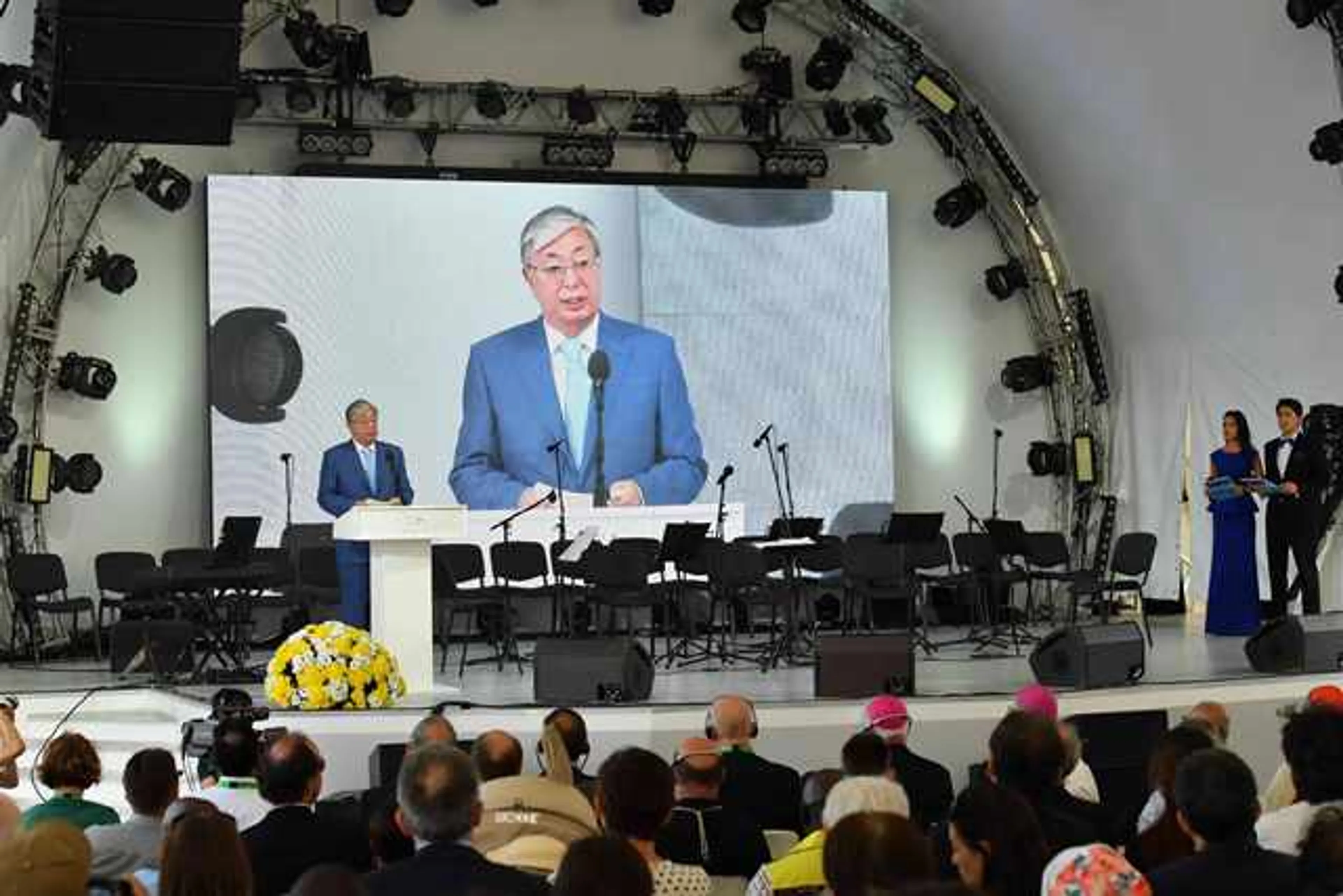 Капитал - Касым-Жомарт Токаев принял участие в открытии Национального дня Ватикана на ЭКСПО