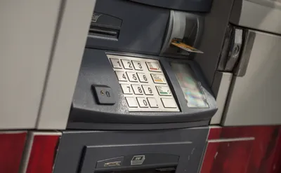 В РК с социальными карточками работают восемь банков