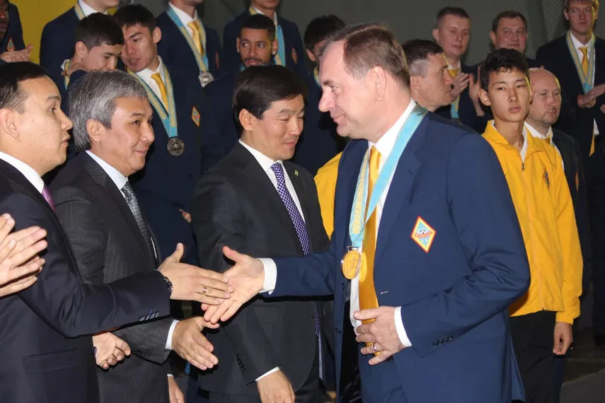 Капитал - Футбольному клубу «Кайрат» вручили серебряные медали