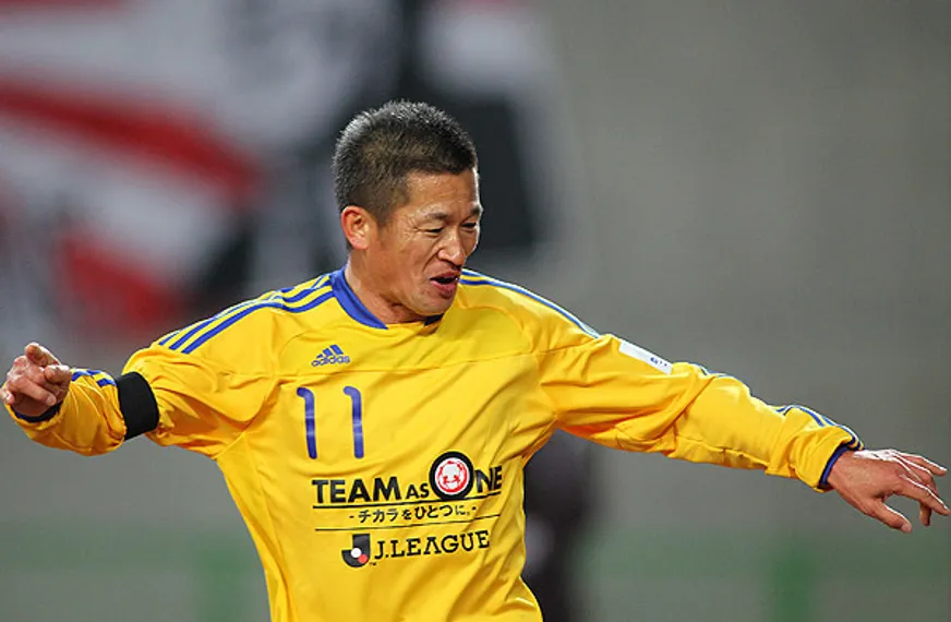 Капитал - Старейший из действующих футболистов мира заключил новый контракт