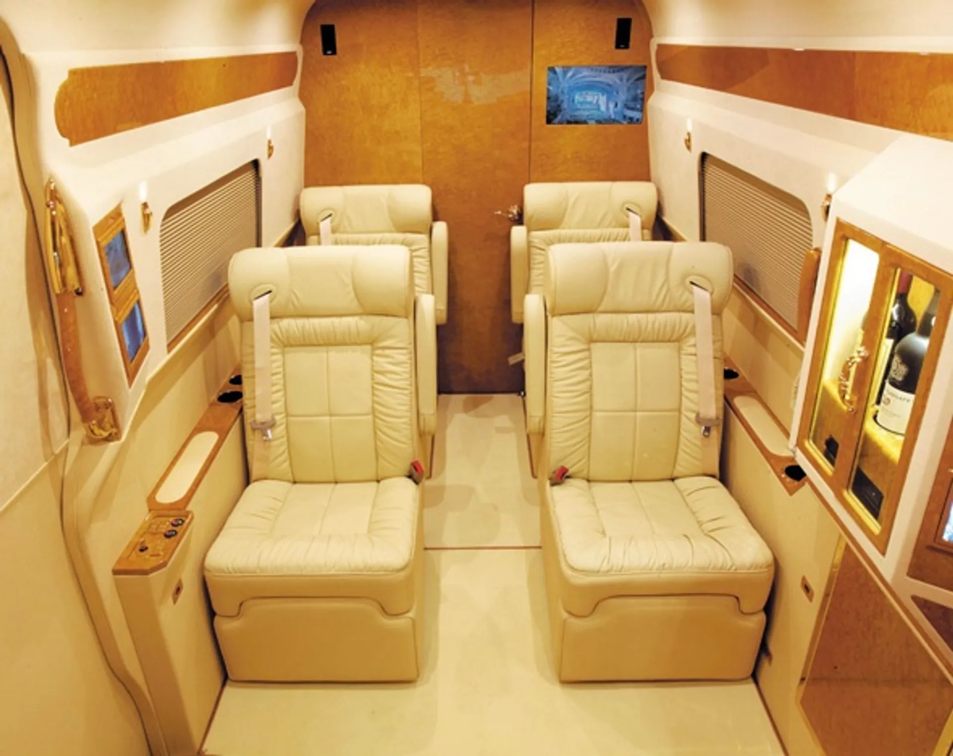 Капитал - Mercedes занялся строительством «элитного жилья»