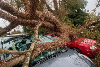 Капитал - Великобритания ждет приближения мощного урагана