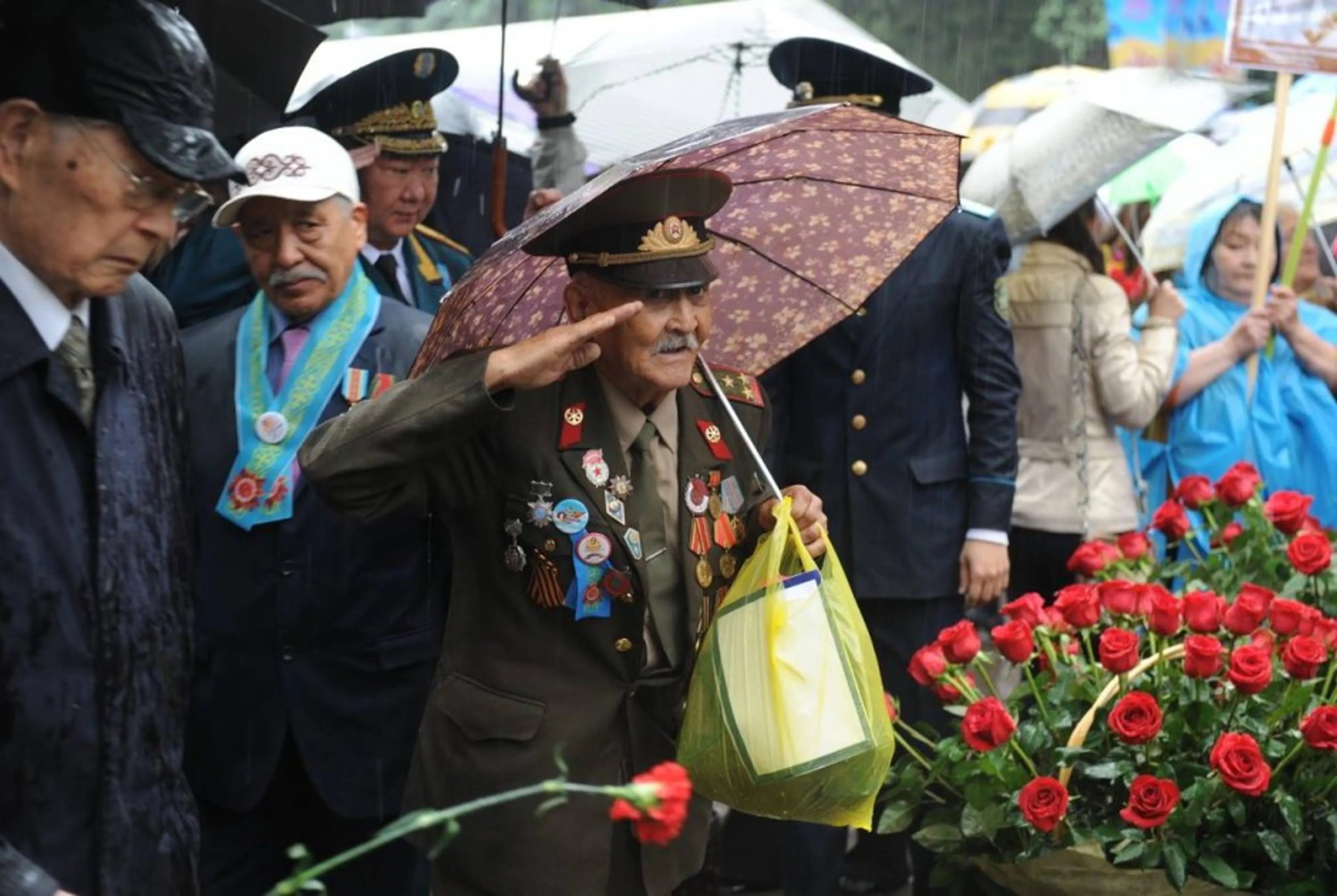 Капитал - Ветеранам Актюбинской области к 9 мая выплатят по 300 тысяч тенге