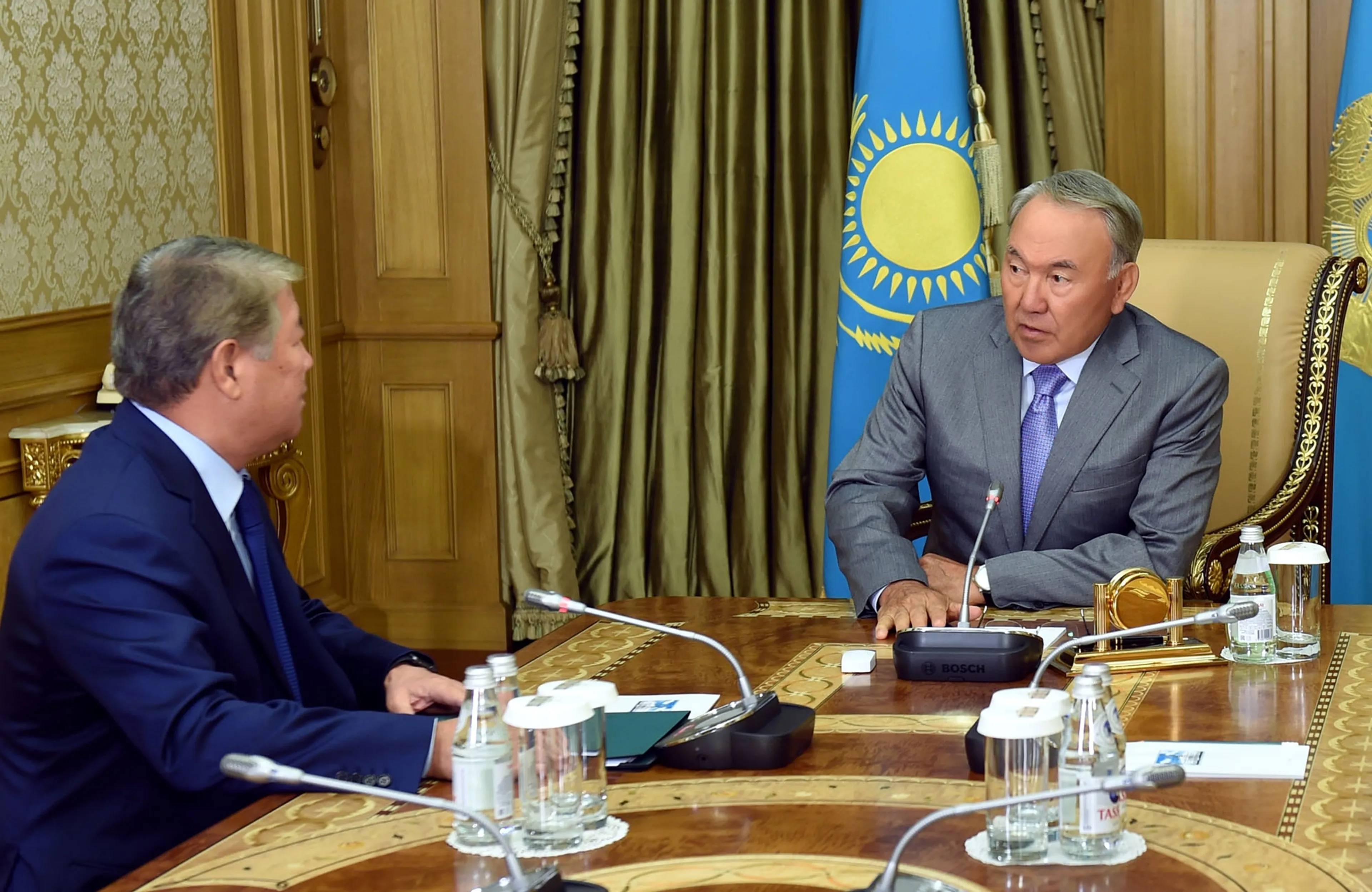 Капитал - Президент РК встретился с Ахметжаном Есимовым