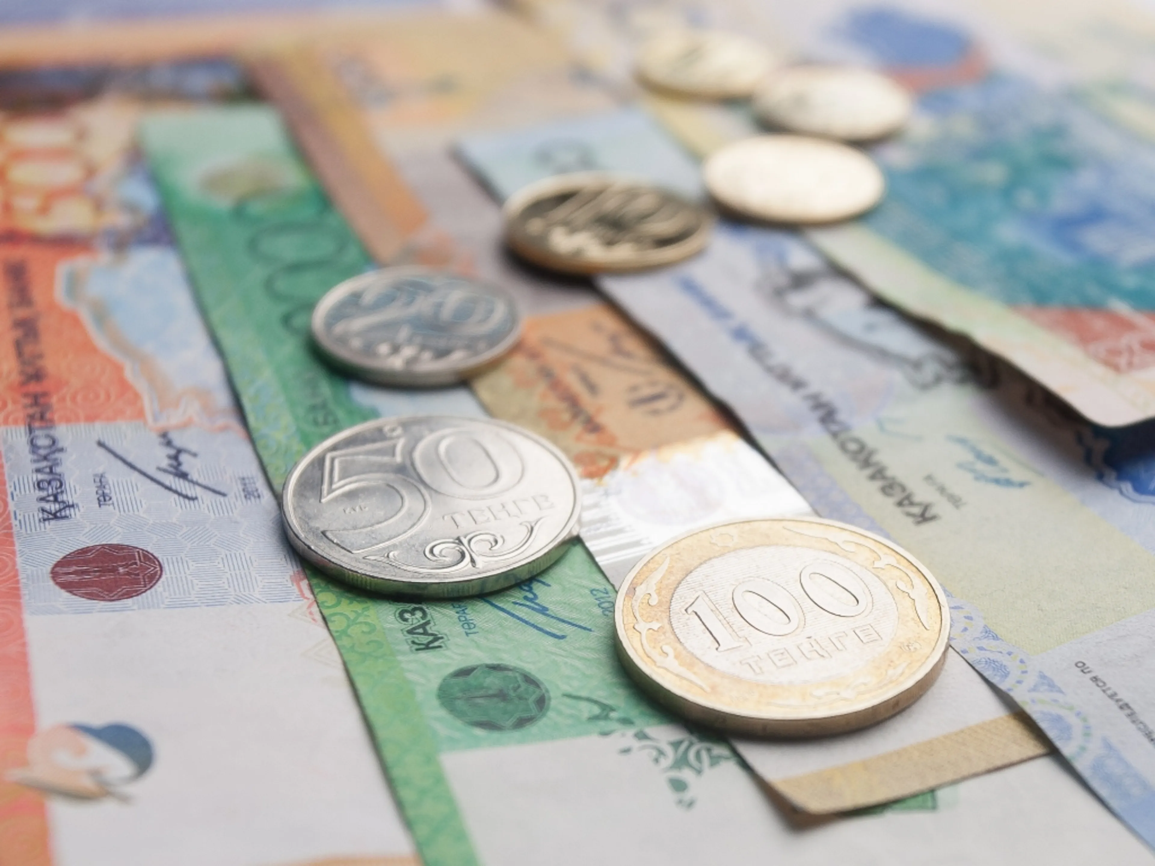 Капитал - В 2016 году тенге в реальном выражении укрепился на 6,1%