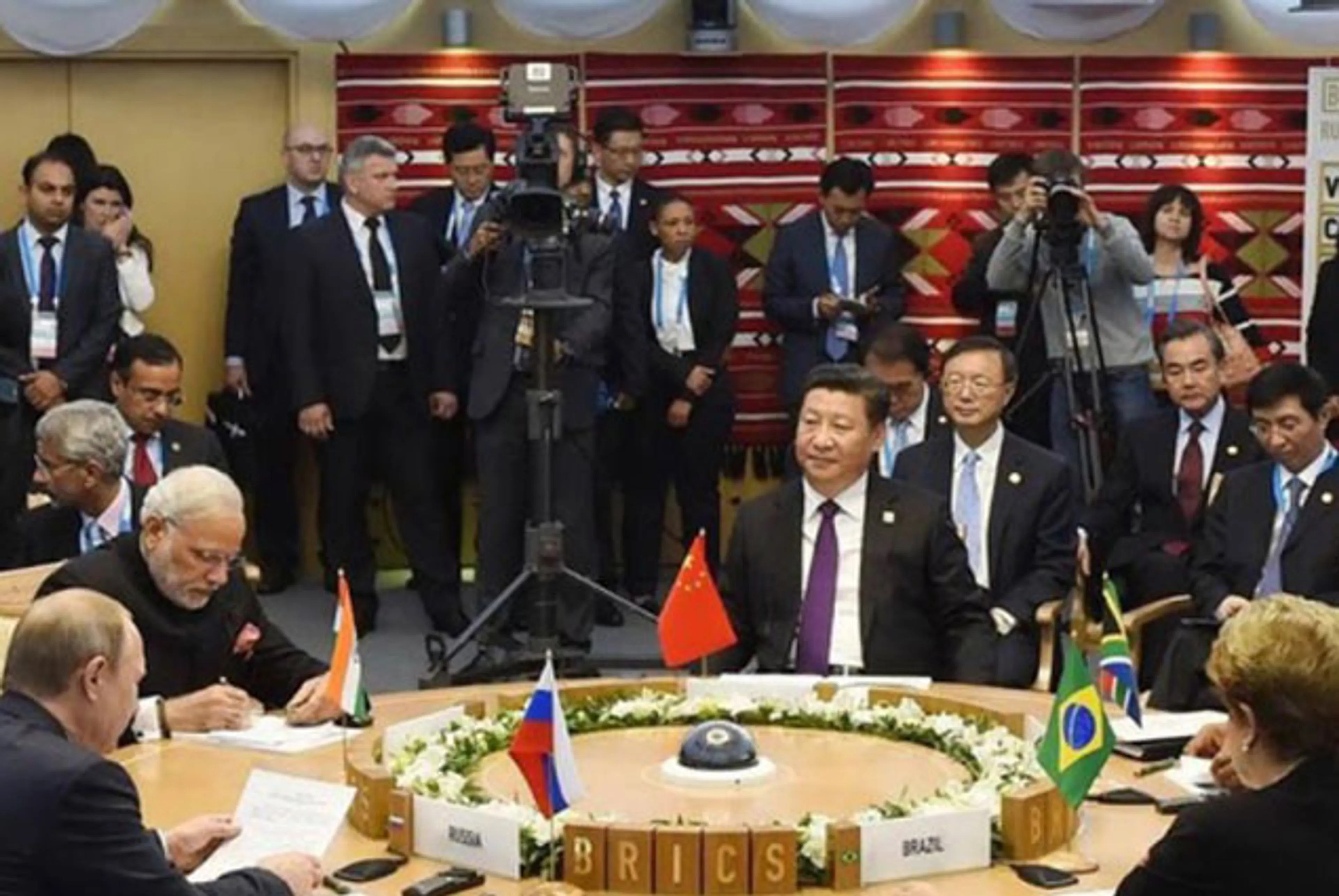 Капитал - В Шанхае начал работу Новый банк развития БРИКС