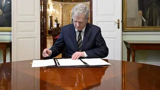 Капитал - Президент Финляндии подписал закон о вступлении страны в НАТО