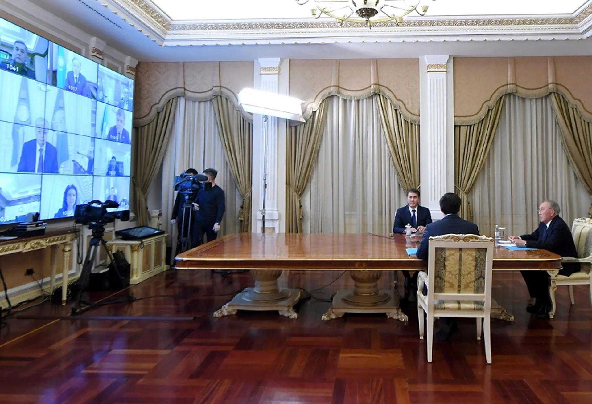 Капитал - Елбасы: Приняты все необходимые антикризисные решения