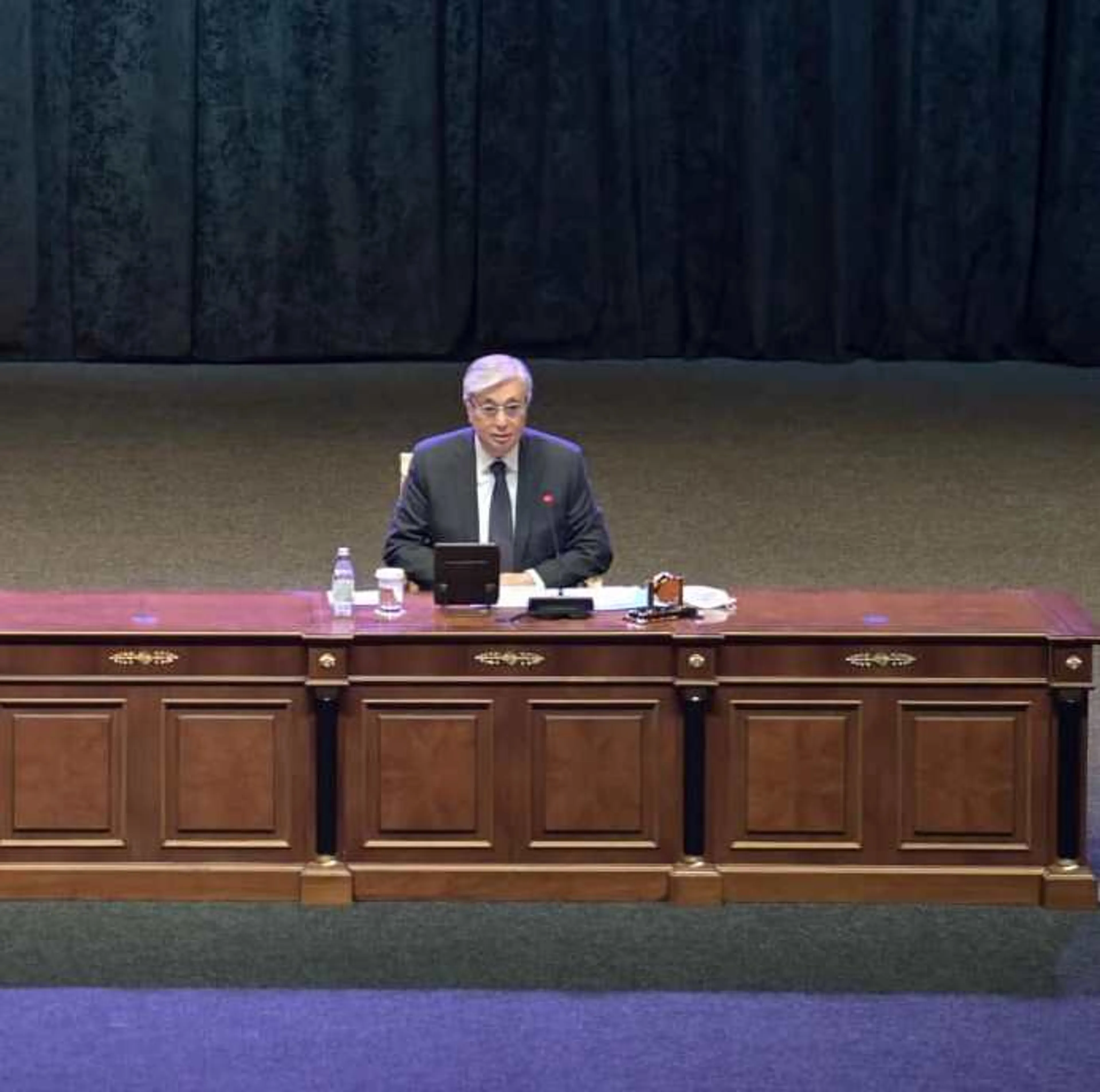 Капитал - Президент: Не справится с задачей реформирования, уйдёт в небытие