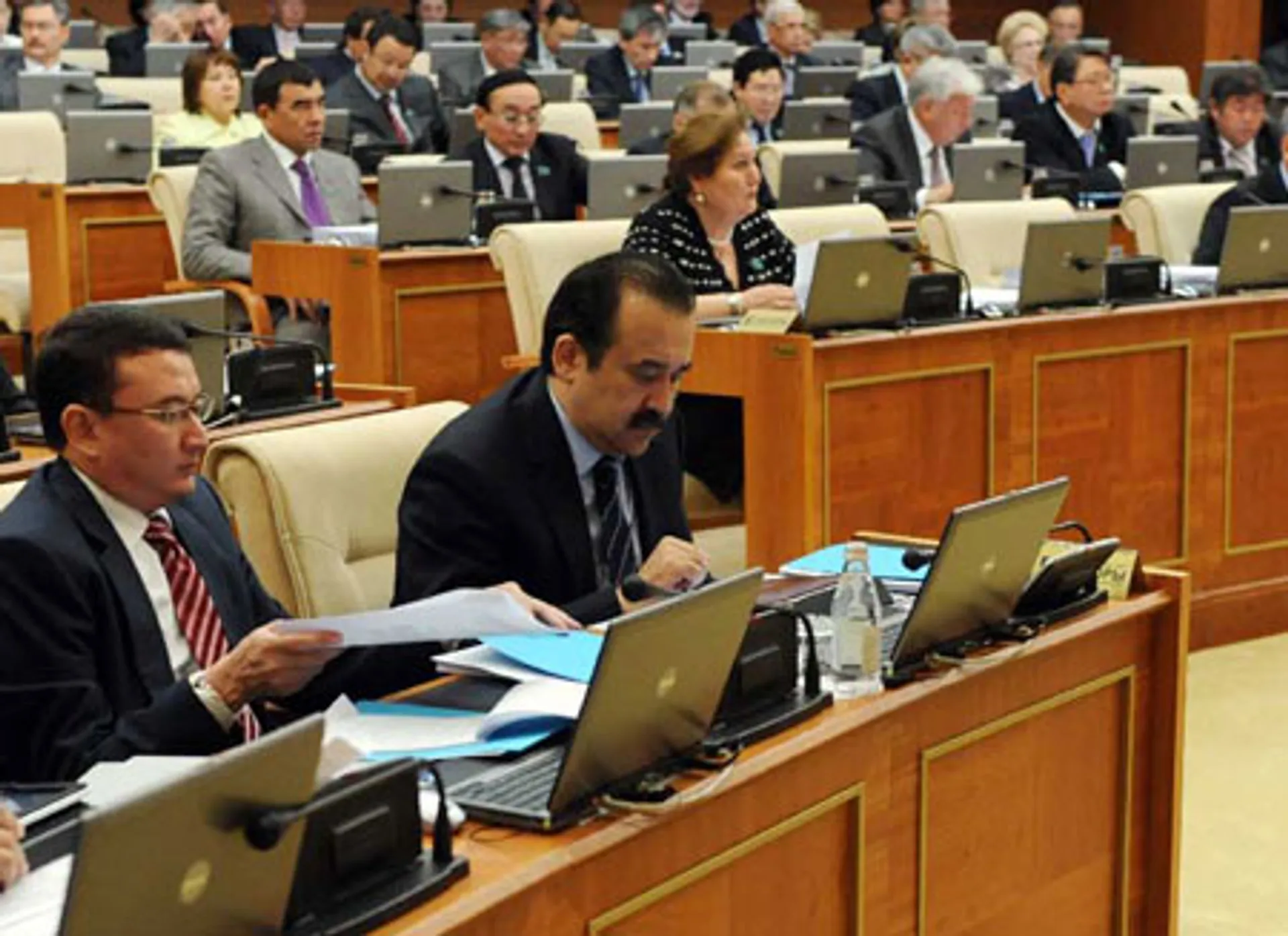 Капитал - Мажилис принял возражения президента РК