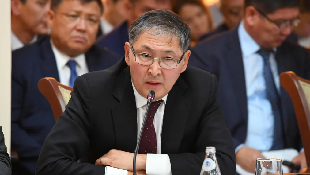 Капитал - Ерлан Сагадиев пообещал решить проблему тяжелых портфелей