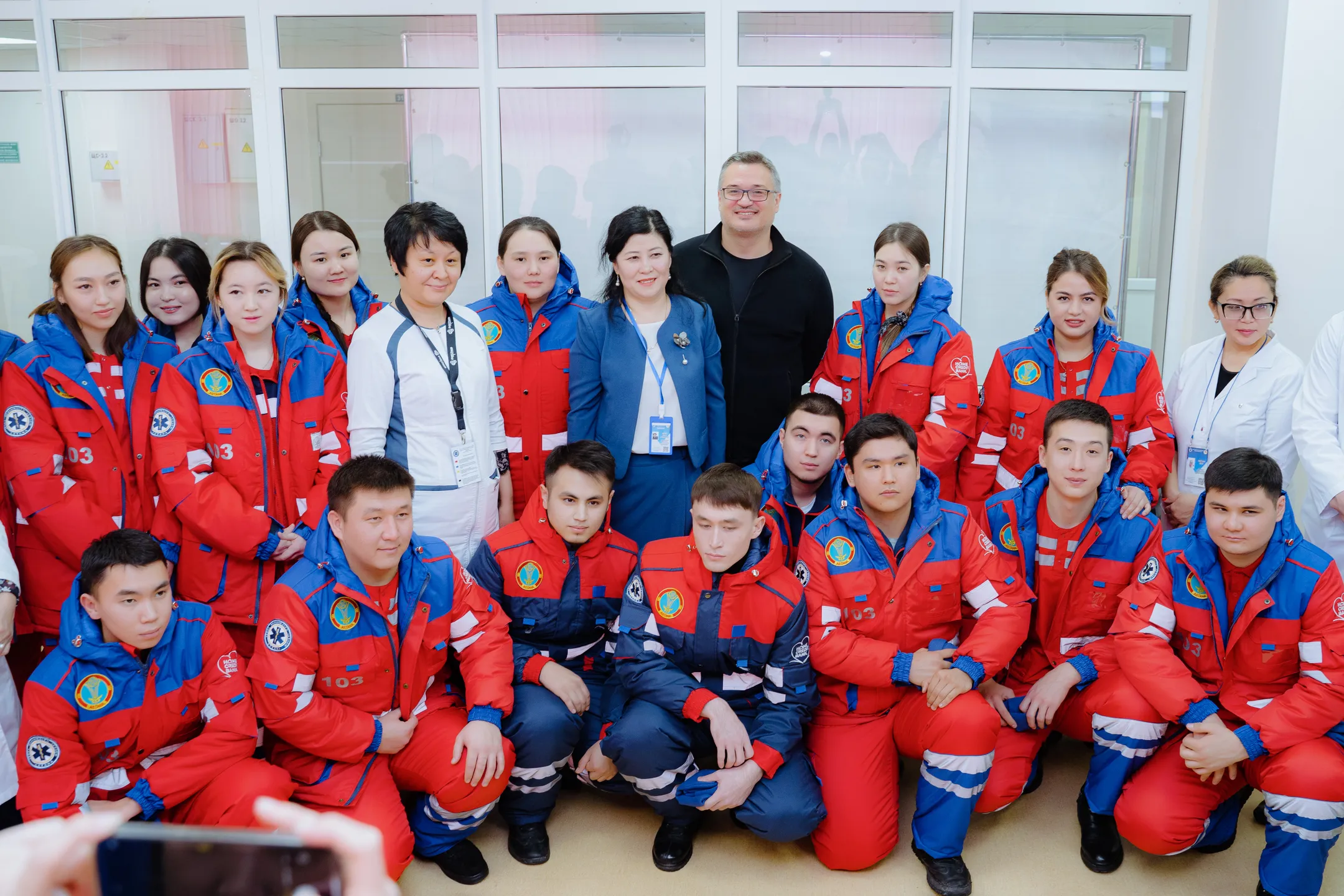 Home Credit Bank обеспечил теплой униформой более 1 110 сотрудников столичной скорой помощи - Image Kapital.kz