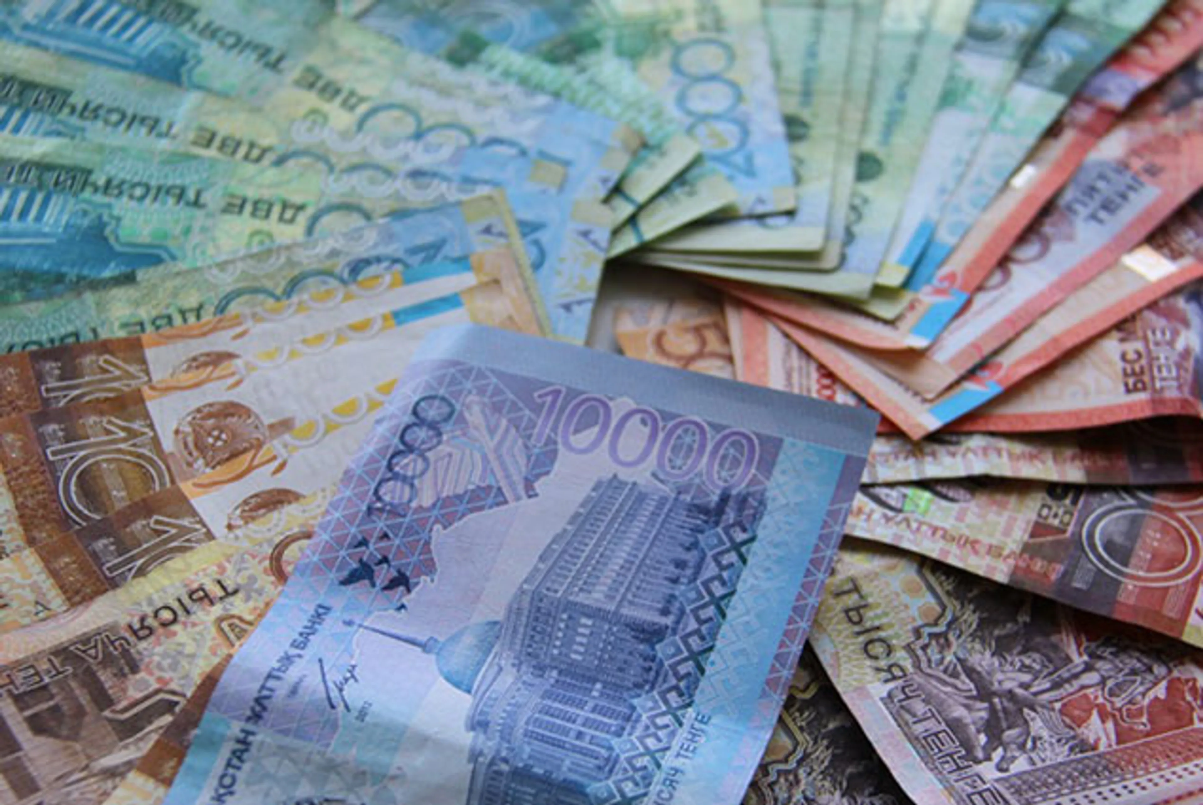 Капитал - Около 4 млн тенге штрафа выплатит экс-налоговик