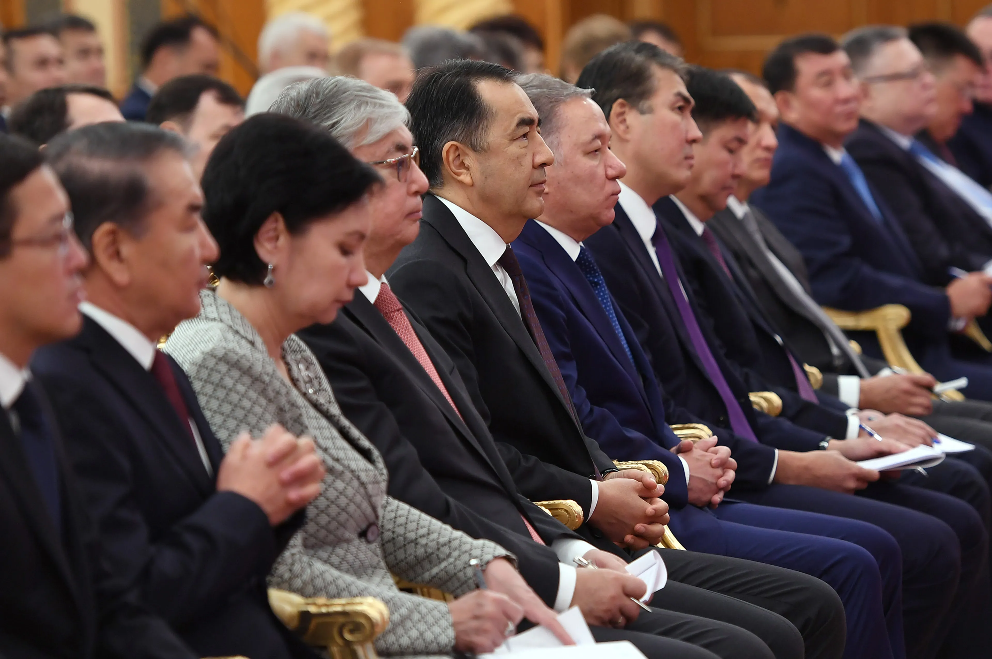 Капитал - Чиновники должны стать ближе к народу