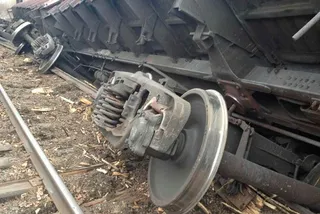 Капитал - Пять вагонов грузового поезда сошли с рельсов