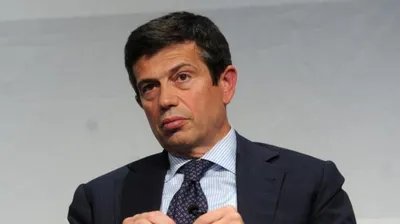 Итальянский министр ушел в отставку из-за дорогих костюмов и часов