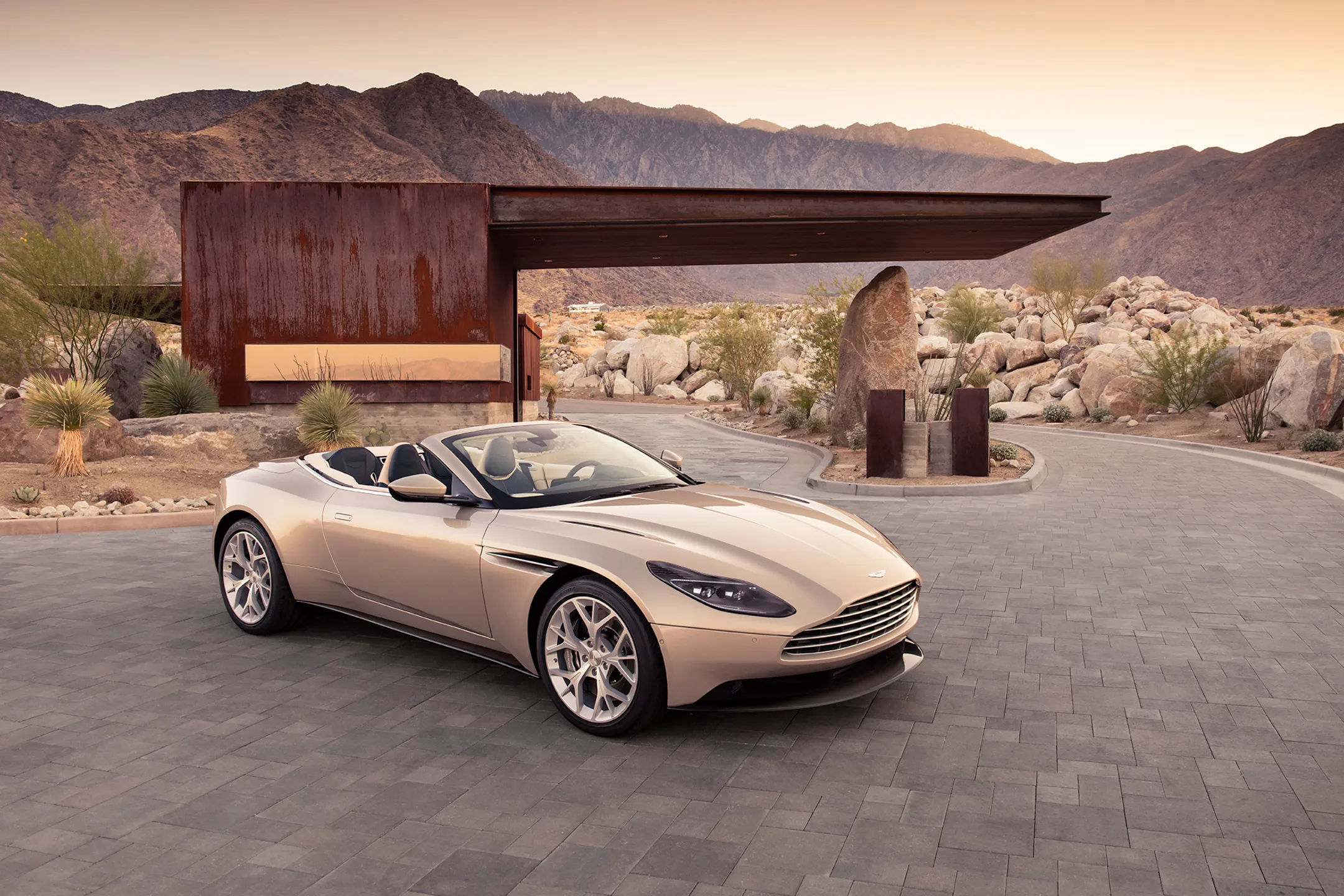 Aston Martin DB11 «снесло крышу» - Image Kapital.kz