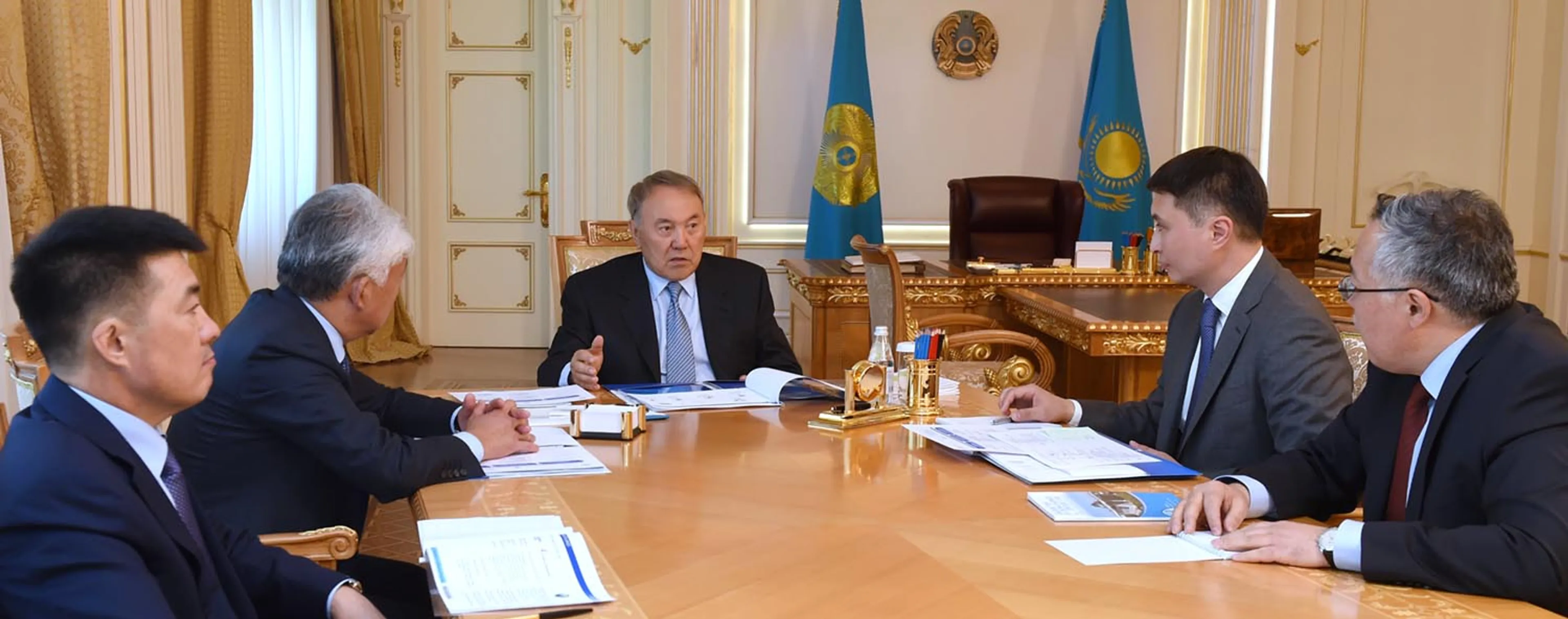 Капитал - Нурсултан Назарбаев встретился с руководством Фонда Первого Президента