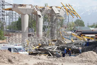 Капитал - В больницу доставлены 20 человек, пострадавших при обрушении моста