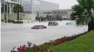 Капитал - Дожди затопили Дубаи и Абу-Даби