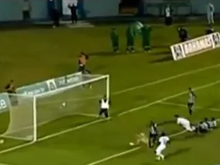 Капитал - Бразильский футбольный клуб исключен из соревнований из-за массажиста