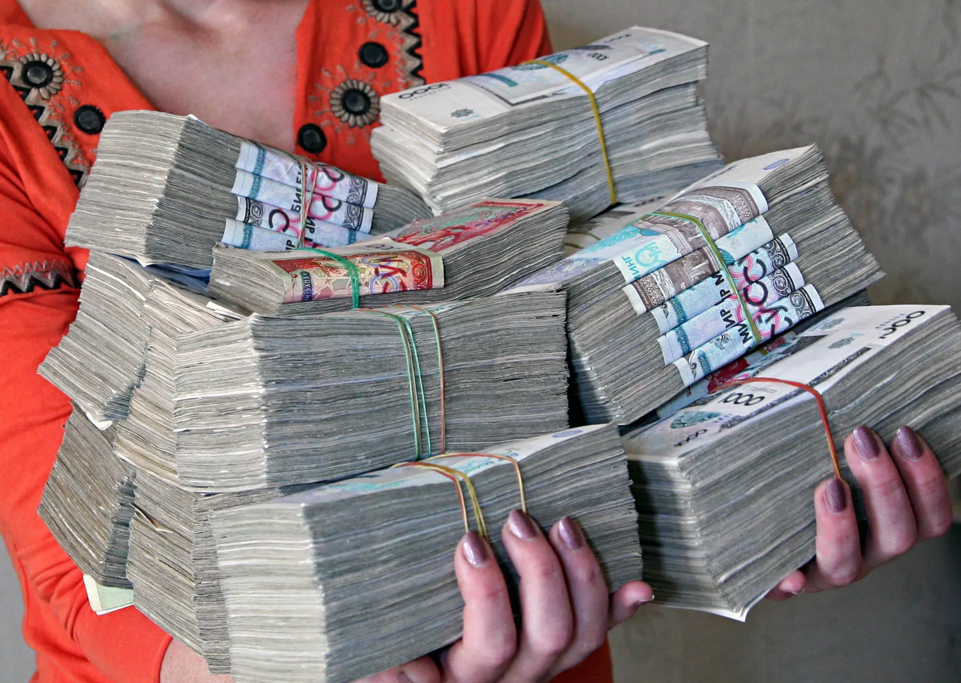 Капитал - Узбекистан смягчает правила проведения валютных операций