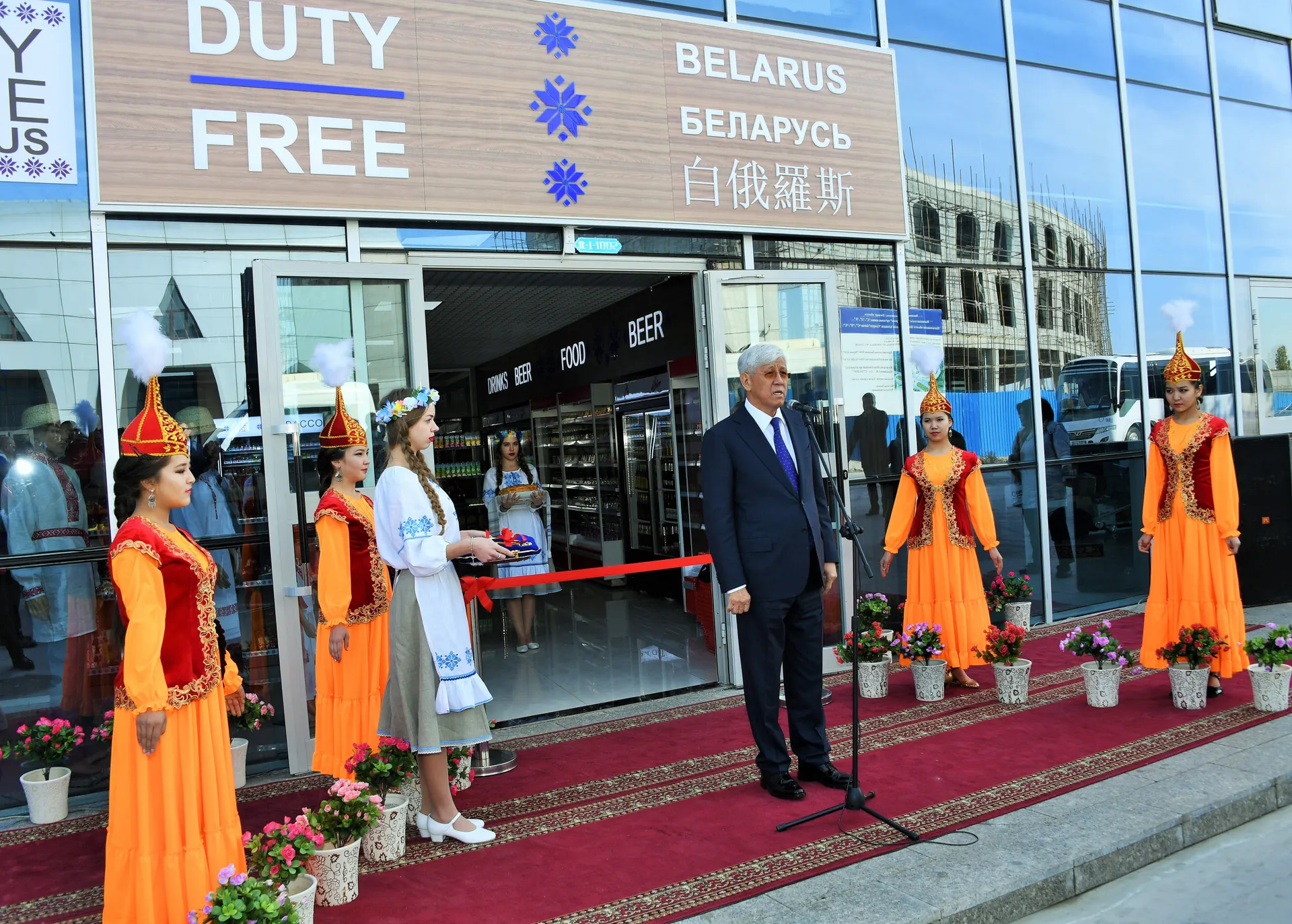 Капитал - Беспошлинный павильон белорусских товаров открылся на Хоргосе