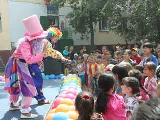 Капитал - В столичные дворы приедет автокараван с артистами