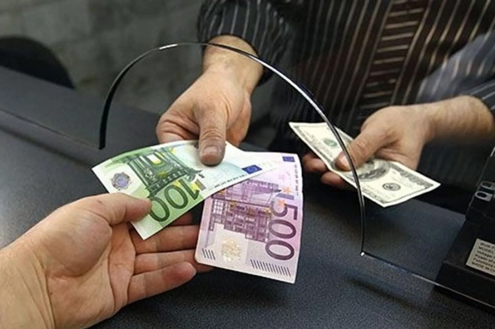 Капитал - Казахстанцы перевели внутри страны 32 млрд тенге за 5 месяцев