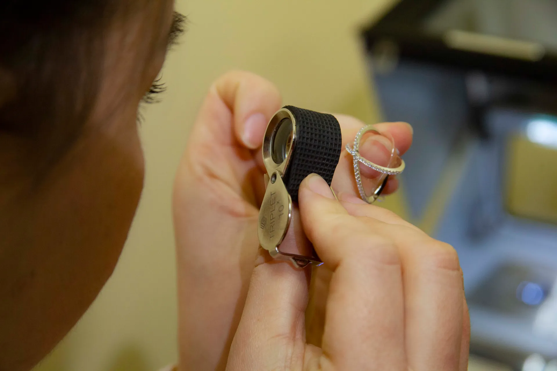 Капитал - В аэропорту Алматы открыли хаб для оформления драгоценностей