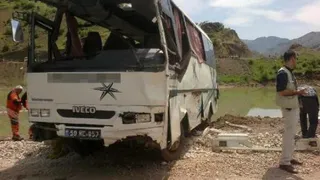 Капитал - В Турции автобус рухнул в озеро