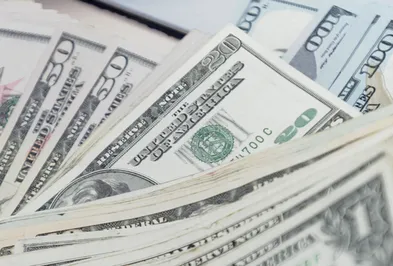 Доллар достиг планки в 336 тенге