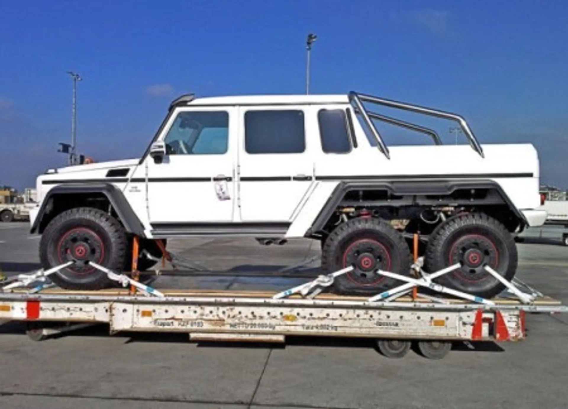 Капитал - Mercedes-Benz G 63 AMG превратили в трехосный пикап