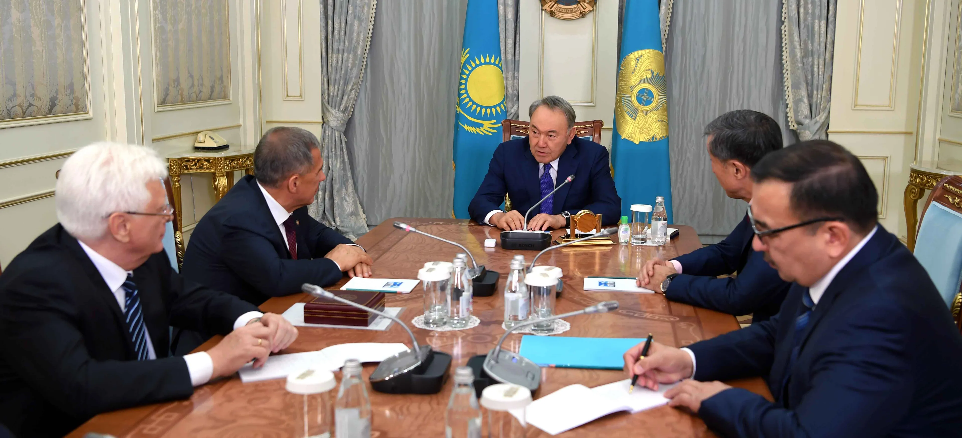 Капитал - Нурсултан Назарбаев провел встречу с Рустамом Миннихановым