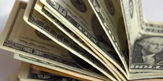 Капитал - В январе доллар укрепился на 1%