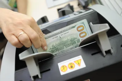 Курс доллара вырос до 327 тенге