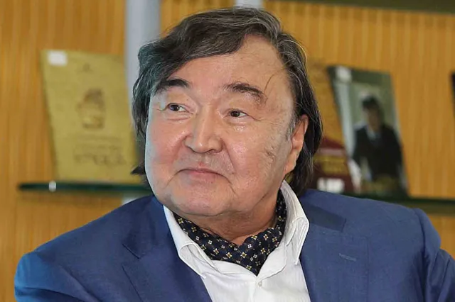 Олжасу Сулейменову присвоено звание «Қазақстанның Еңбек Ері»