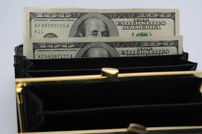 Капитал - Нацвалюта удерживает позиции на уровне 335 тенге за доллар