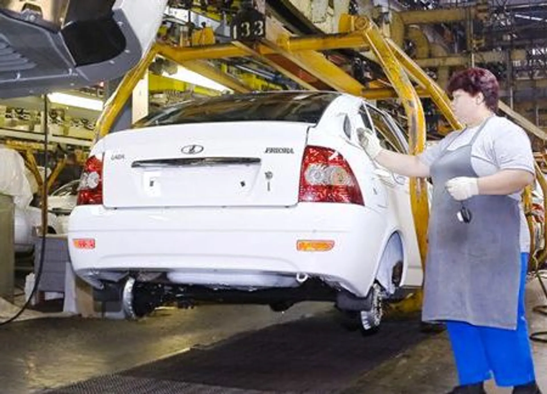 Капитал - «АвтоВАЗ» сокращает производство Lada Samara и Priora