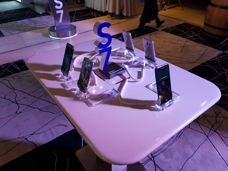 Капитал - Смартфоны, опережающие время