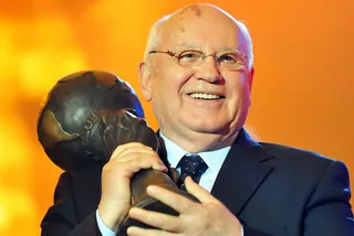 Капитал - Горбачев едет защищать Россию