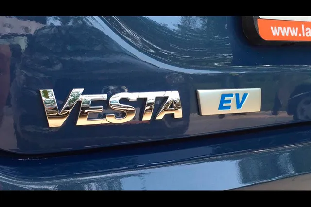 АвтоВАЗ показал электрическую Lada Vesta