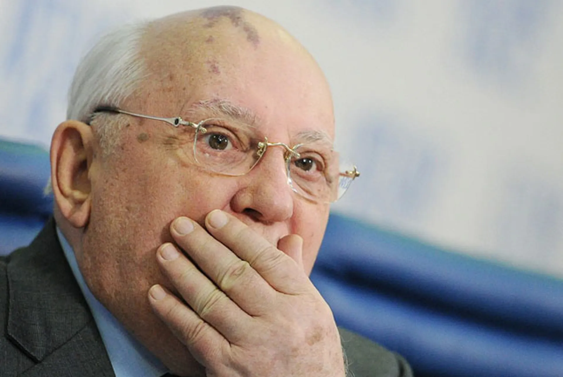 Капитал - Горбачев предупредил об угрозе войны в Европе